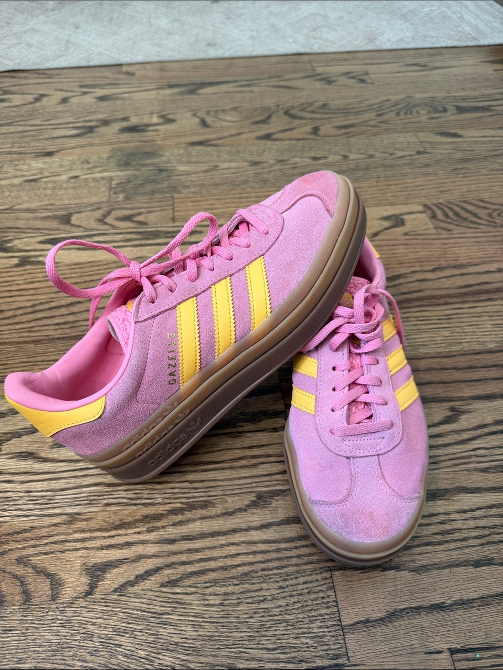 adidas Gazelle bliss pink  Suede Sneakers with Yellow Stripes Size 9